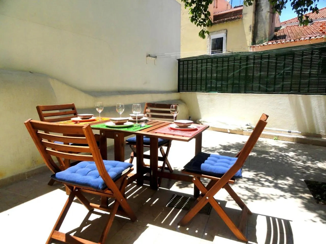 Principe Real Cecilio Apartments location